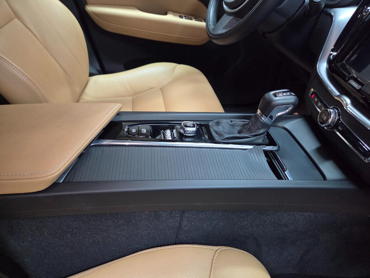 Volvo XC60 T5 Momentum AWD 2020