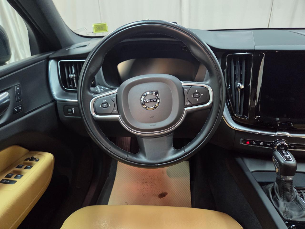Volvo XC60 T5 Momentum AWD 2020