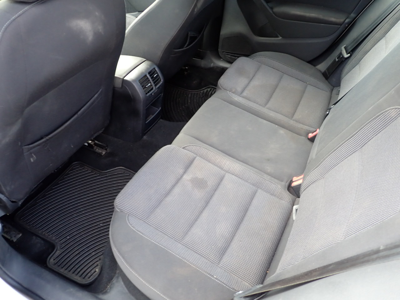 Volkswagen Golf 2.5L Conv & Sunroof 4 Door PZEV 2012