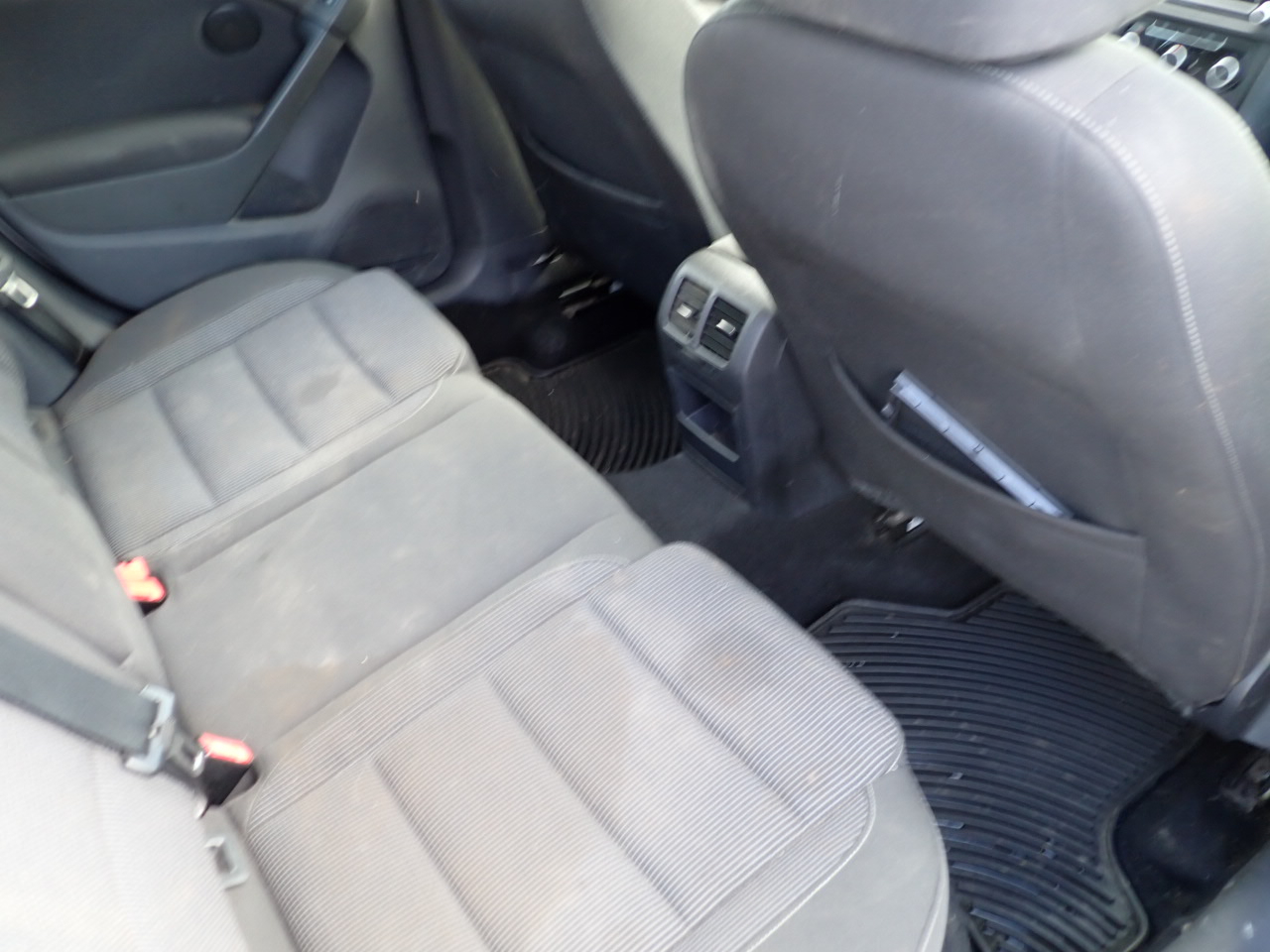 Volkswagen Golf 2.5L Conv & Sunroof 4 Door PZEV 2012