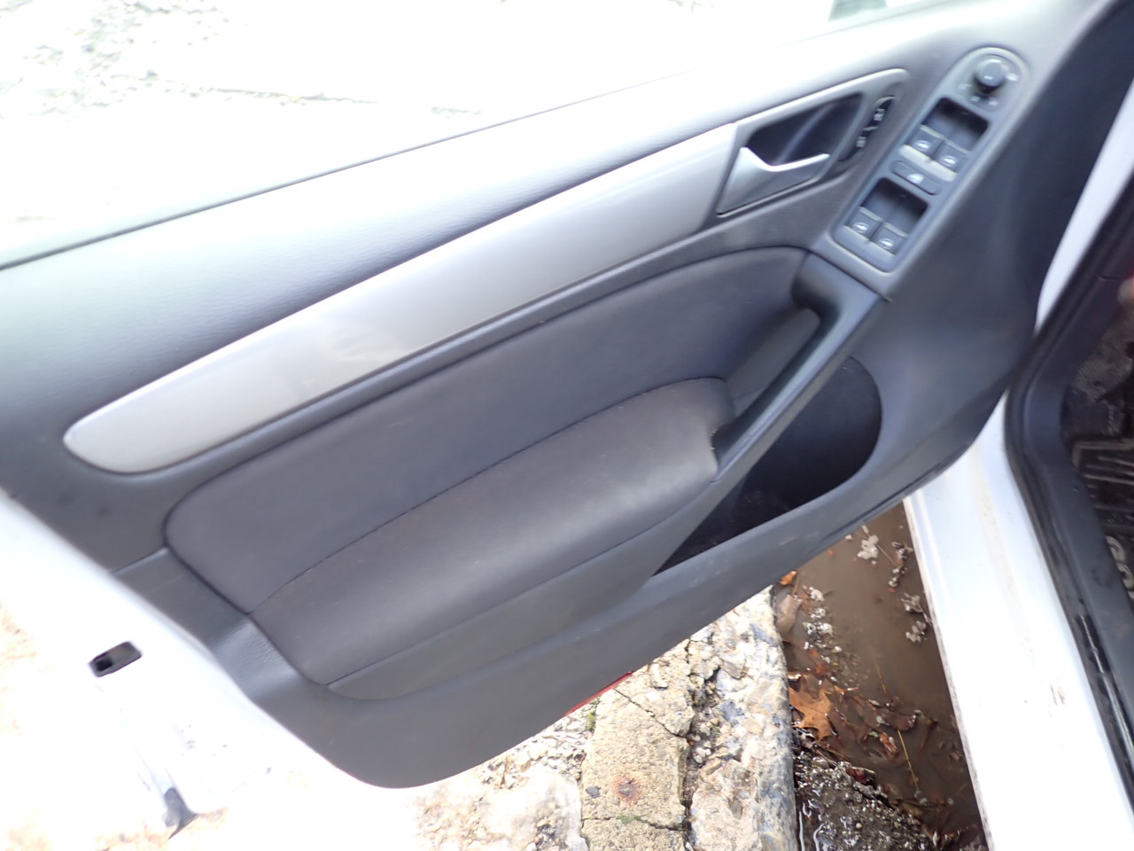 Volkswagen Golf 2.5L Conv & Sunroof 4 Door PZEV 2012