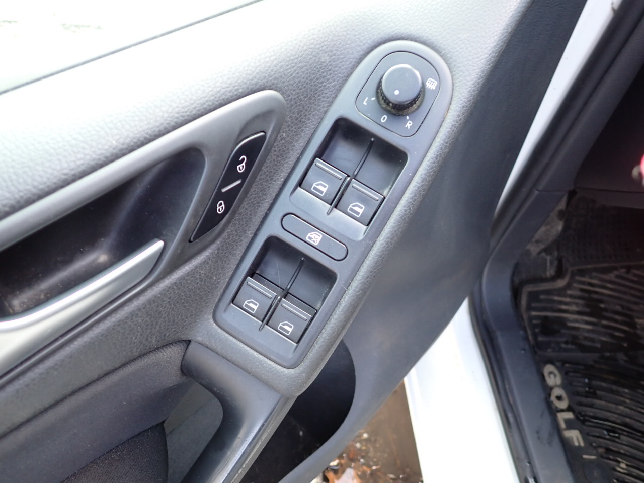 Volkswagen Golf 2.5L Conv & Sunroof 4 Door PZEV 2012