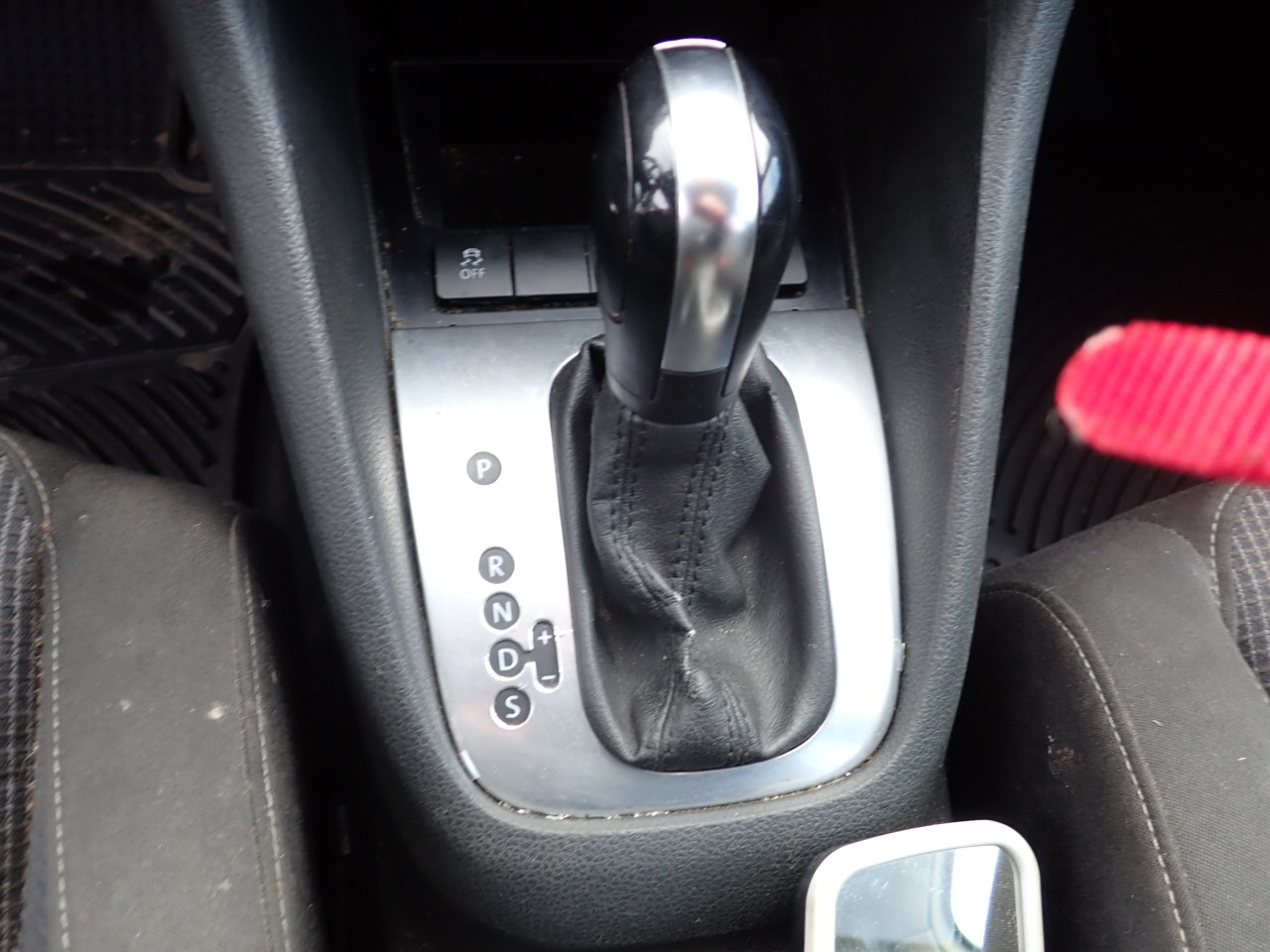 Volkswagen Golf 2.5L Conv & Sunroof 4 Door PZEV 2012