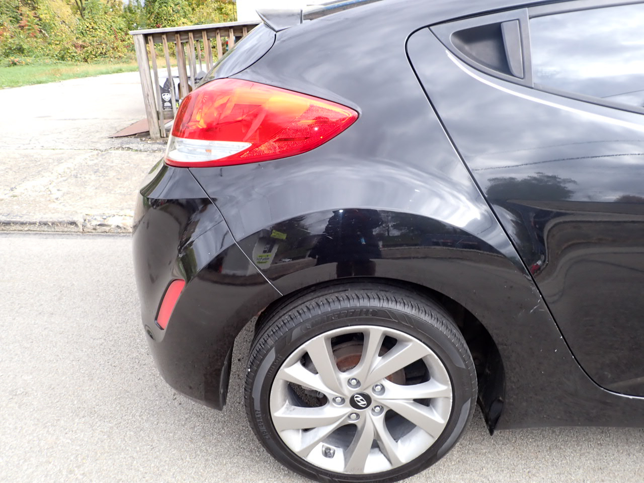 Hyundai Veloster Base 6MT 2016 Hyundai Veloster Base 6MT 2016