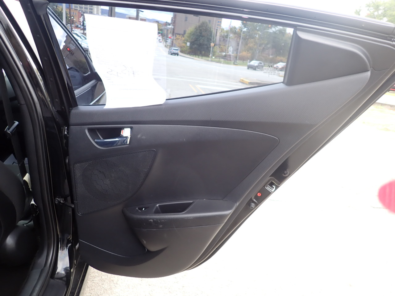 Hyundai Veloster Base 6MT 2016 Hyundai Veloster Base 6MT 2016
