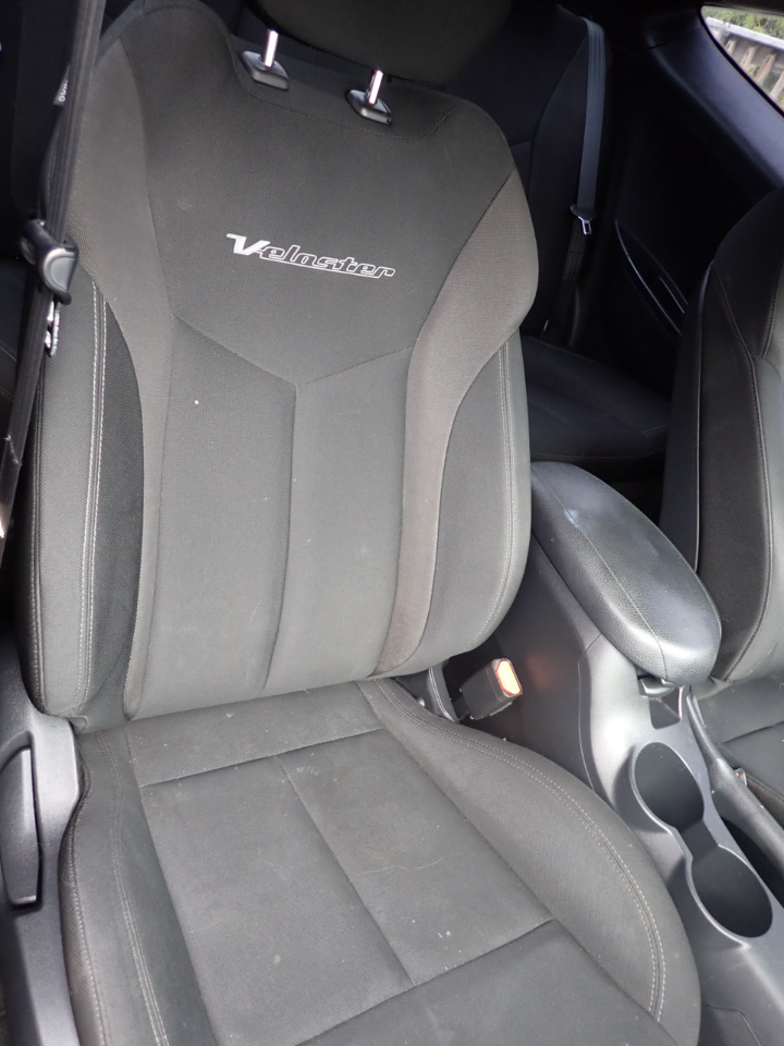 Hyundai Veloster Base 6MT 2016 Hyundai Veloster Base 6MT 2016