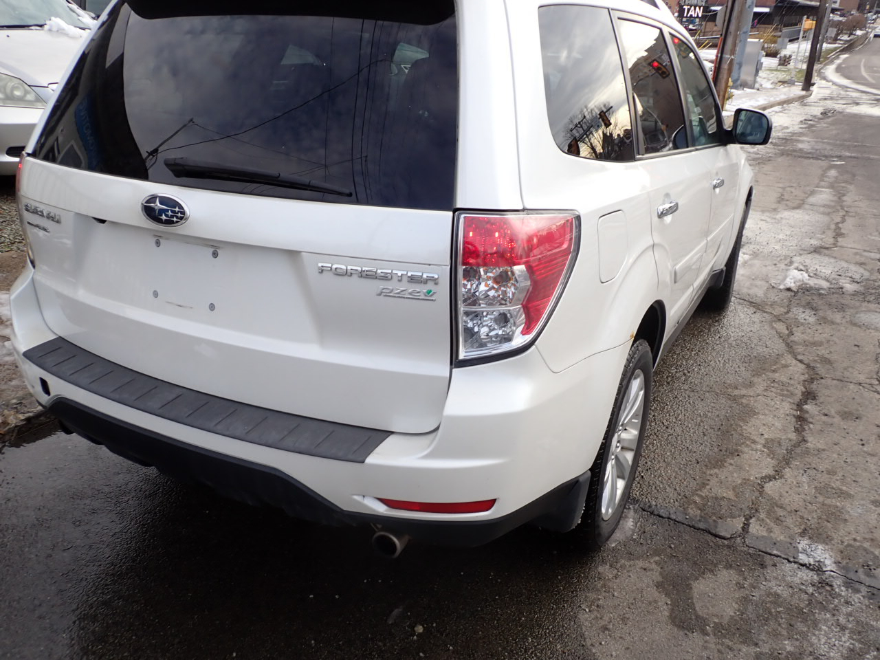 Subaru Forester 2.5X Limited 2011
