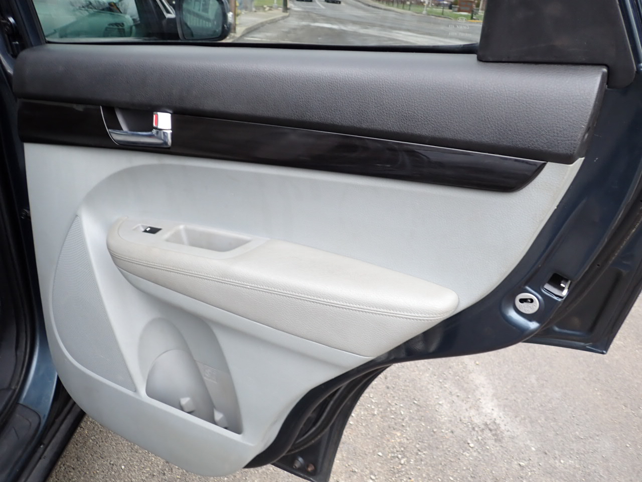 Kia Sorento LX 2WD 2011