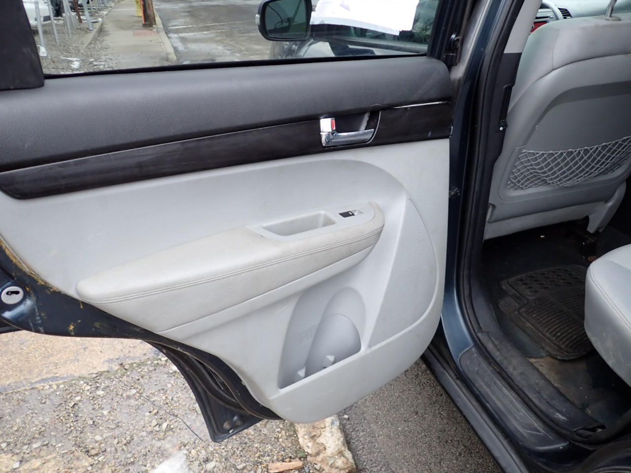 Kia Sorento LX 2WD 2011