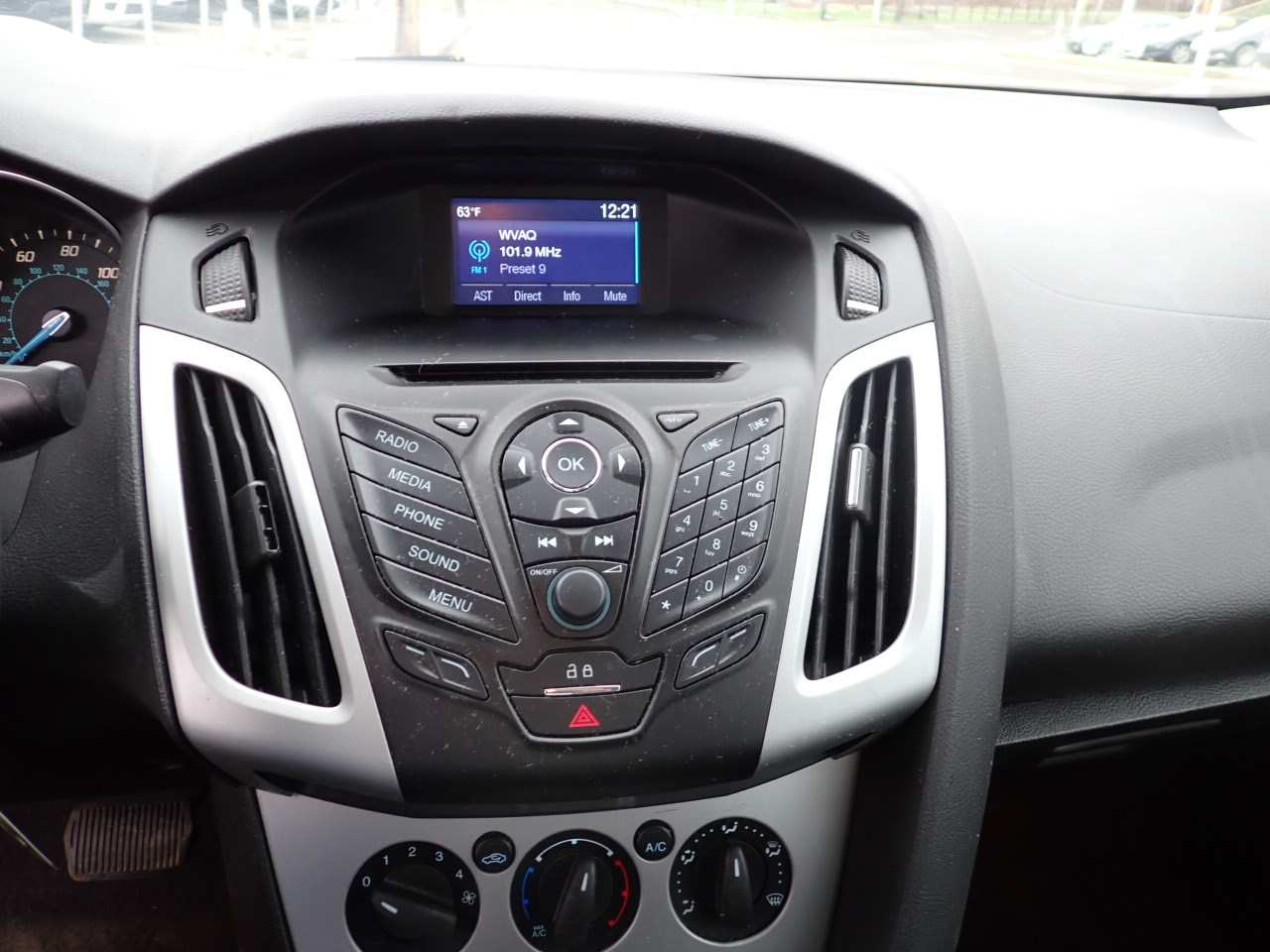 Ford Focus SE Sedan 2014