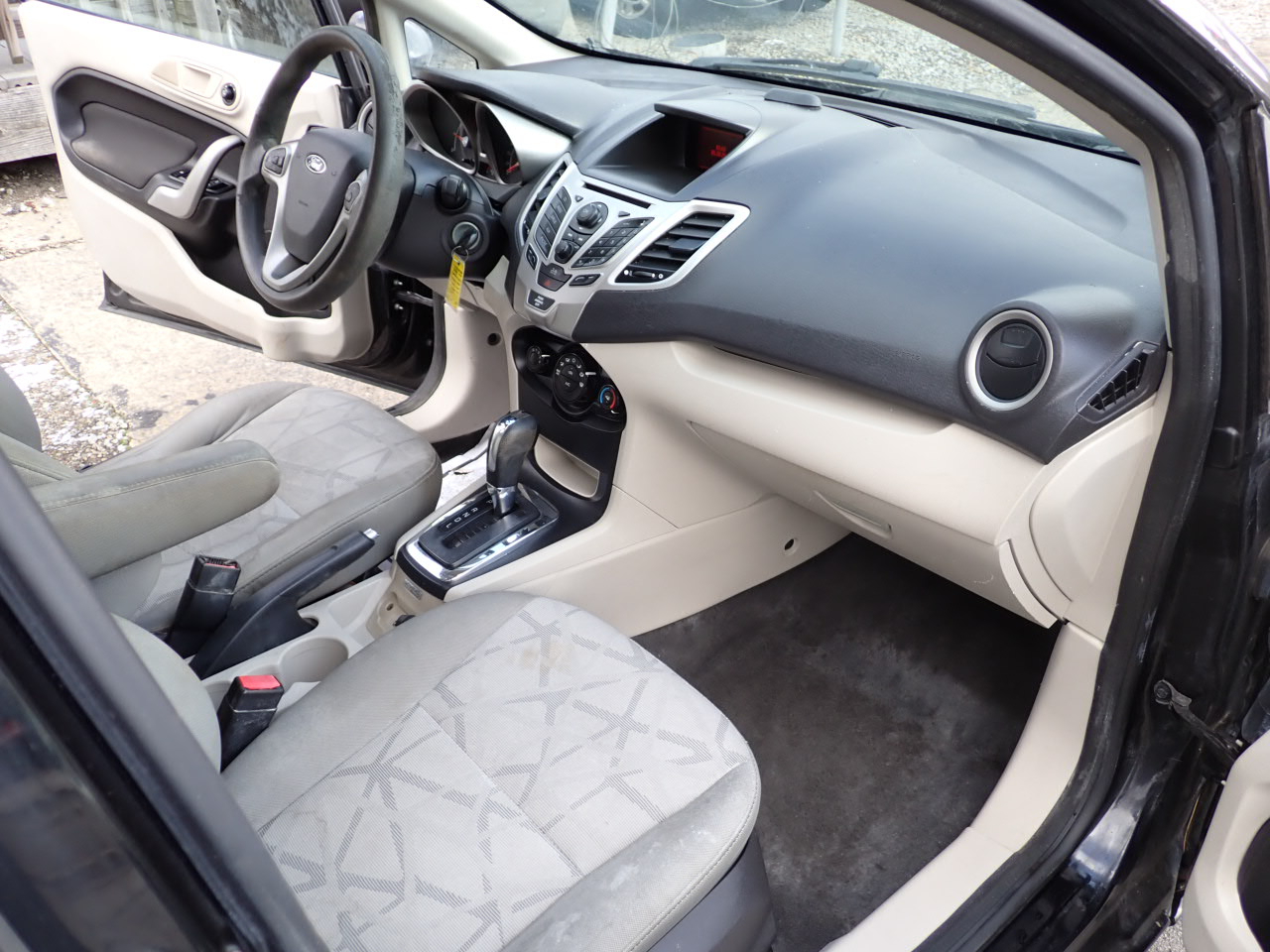 Ford Fiesta SE Hatchback 2013