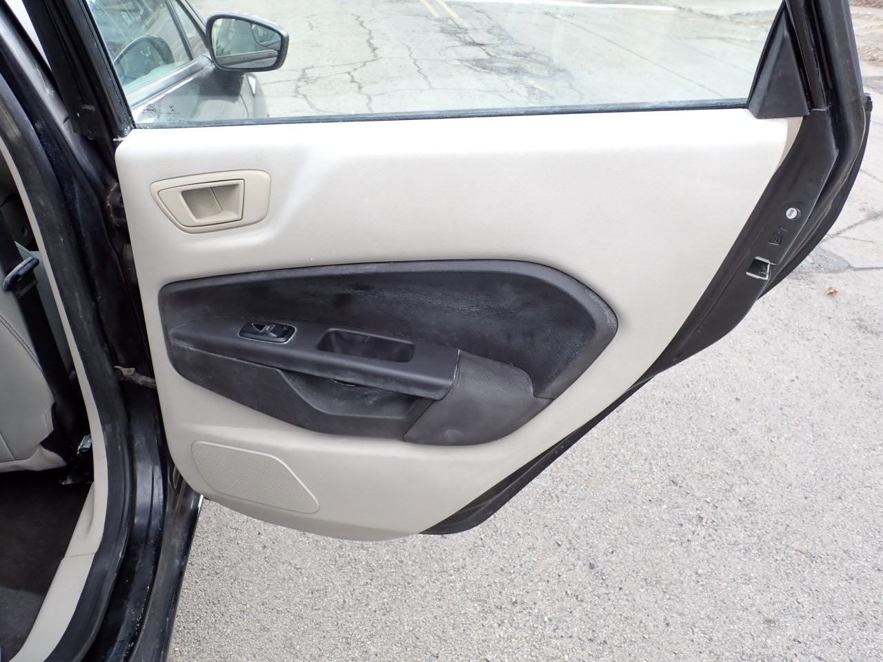 Ford Fiesta SE Hatchback 2013