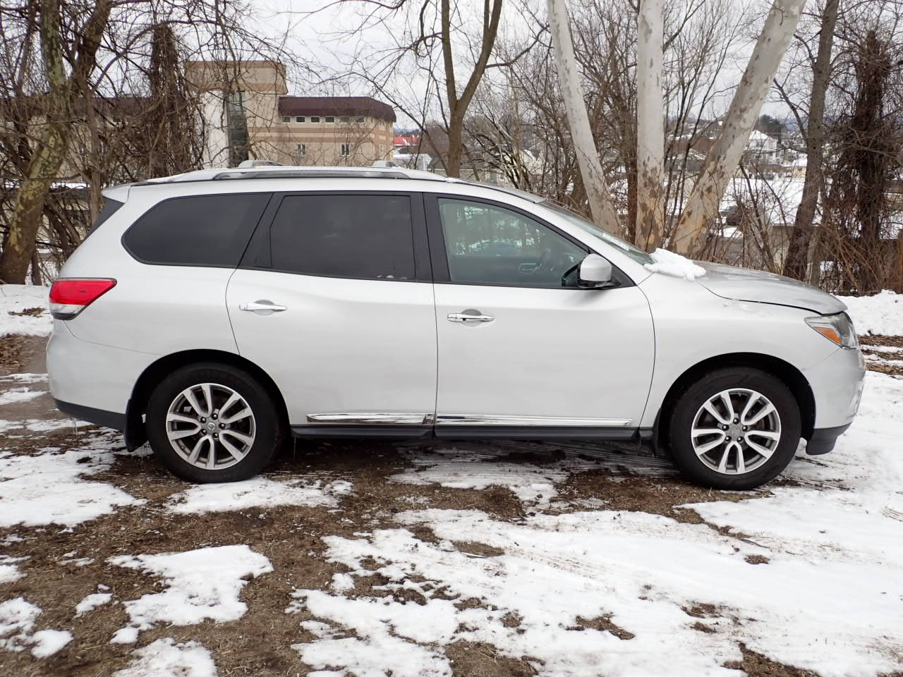 Nissan Pathfinder SV 4WD 2015