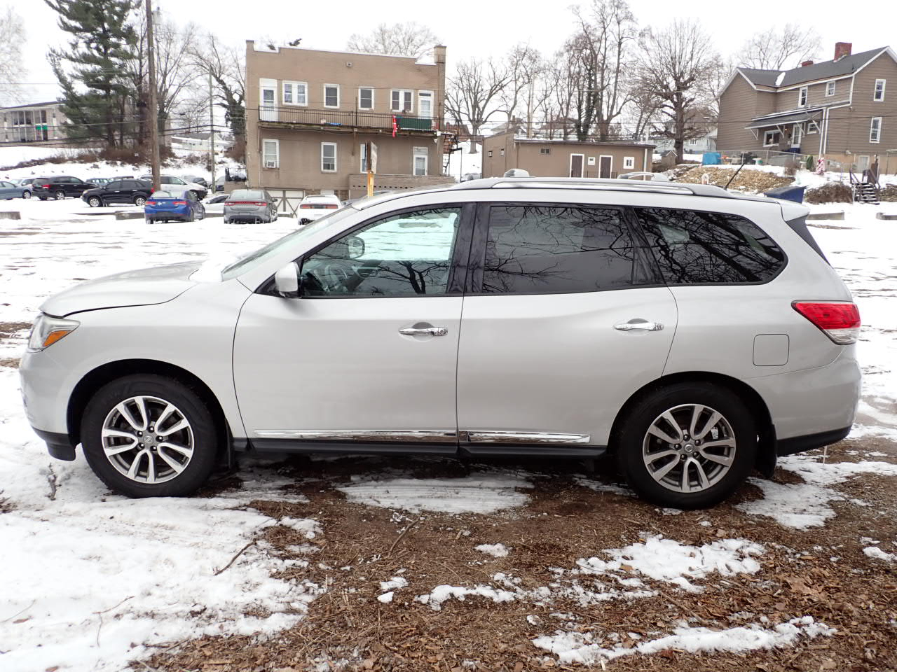 Nissan Pathfinder SV 4WD 2015