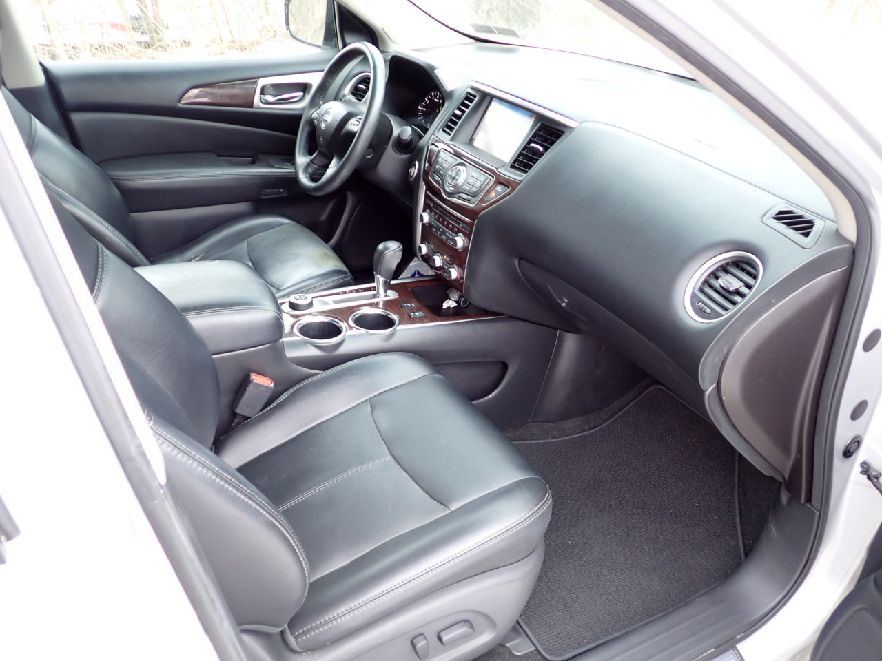 Nissan Pathfinder SV 4WD 2015