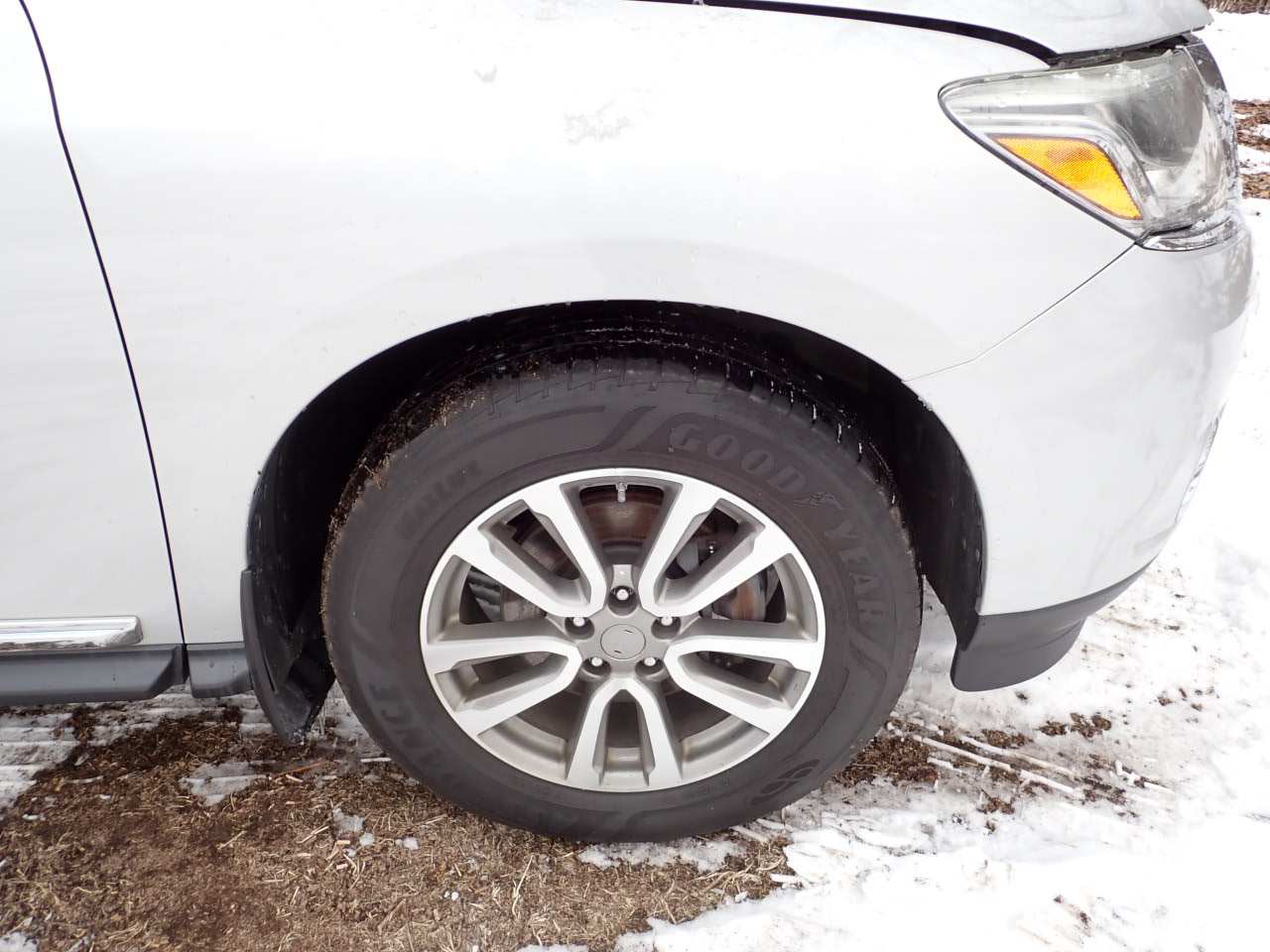 Nissan Pathfinder SV 4WD 2015