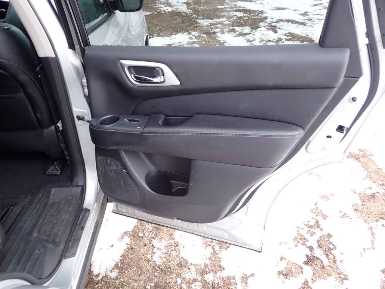 Nissan Pathfinder SV 4WD 2015