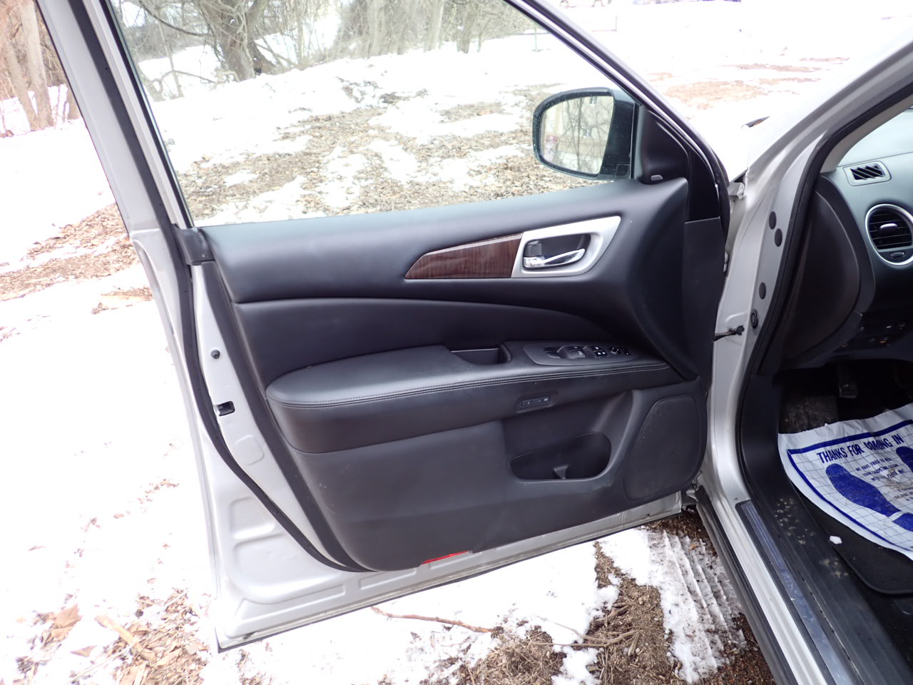 Nissan Pathfinder SV 4WD 2015