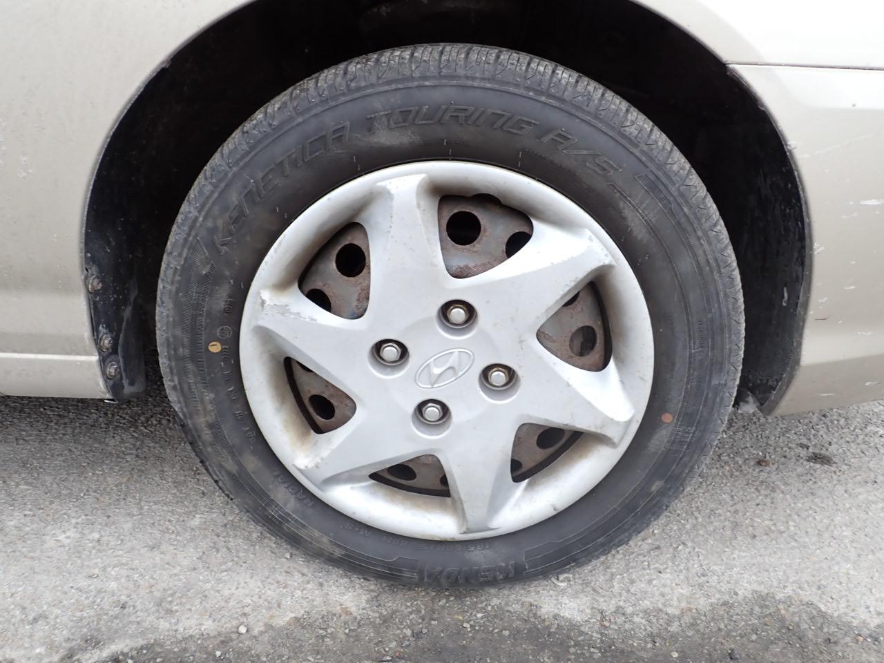 Hyundai Elantra GLS 4-Door 2005