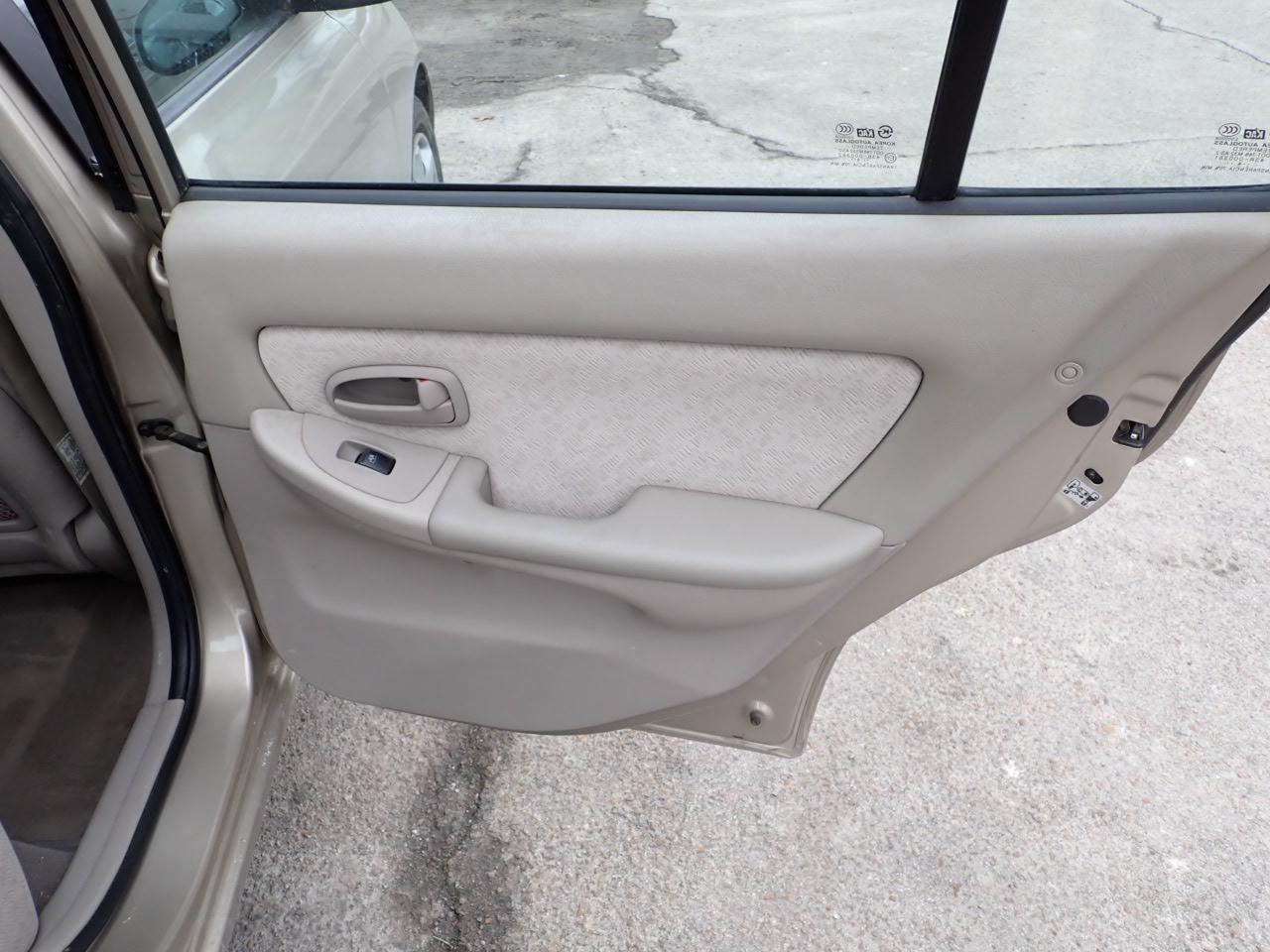 Hyundai Elantra GLS 4-Door 2005