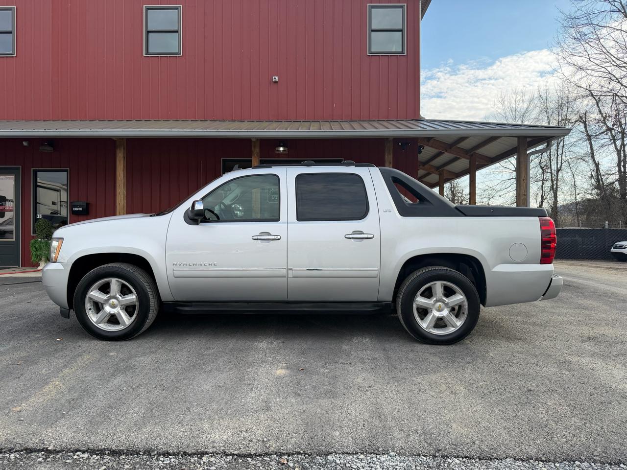 Chevrolet Avalanche LTZ 4WD 2011
