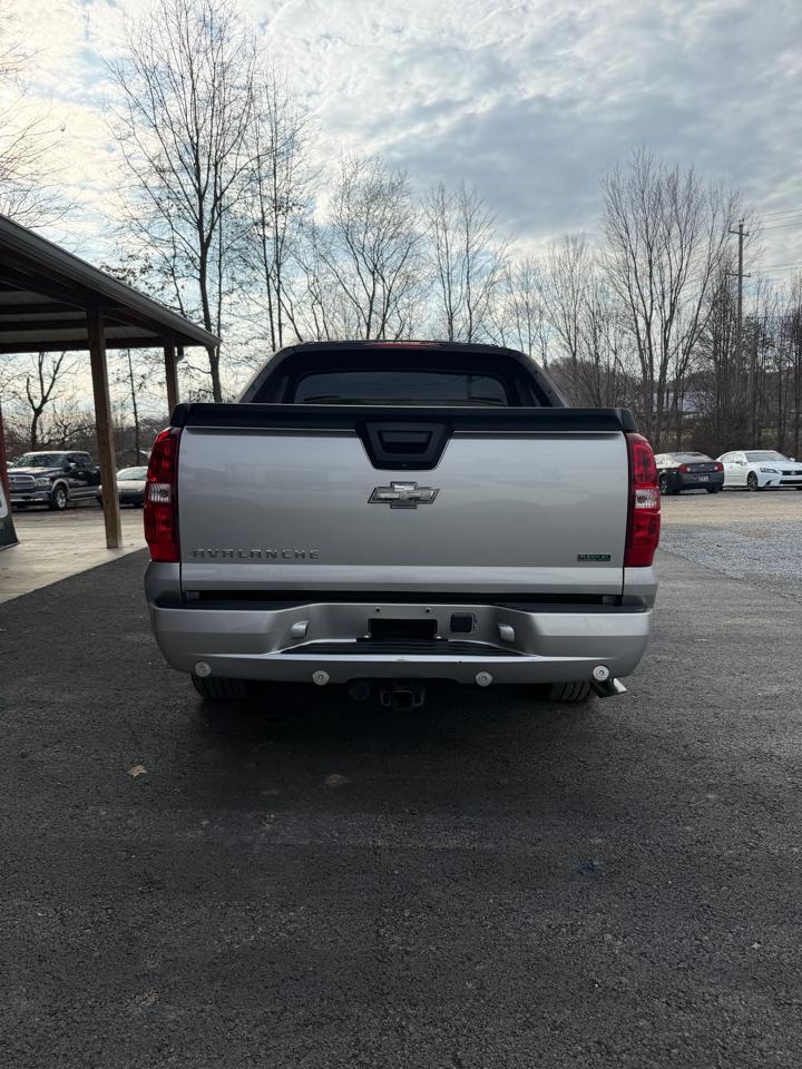 Chevrolet Avalanche LTZ 4WD 2011