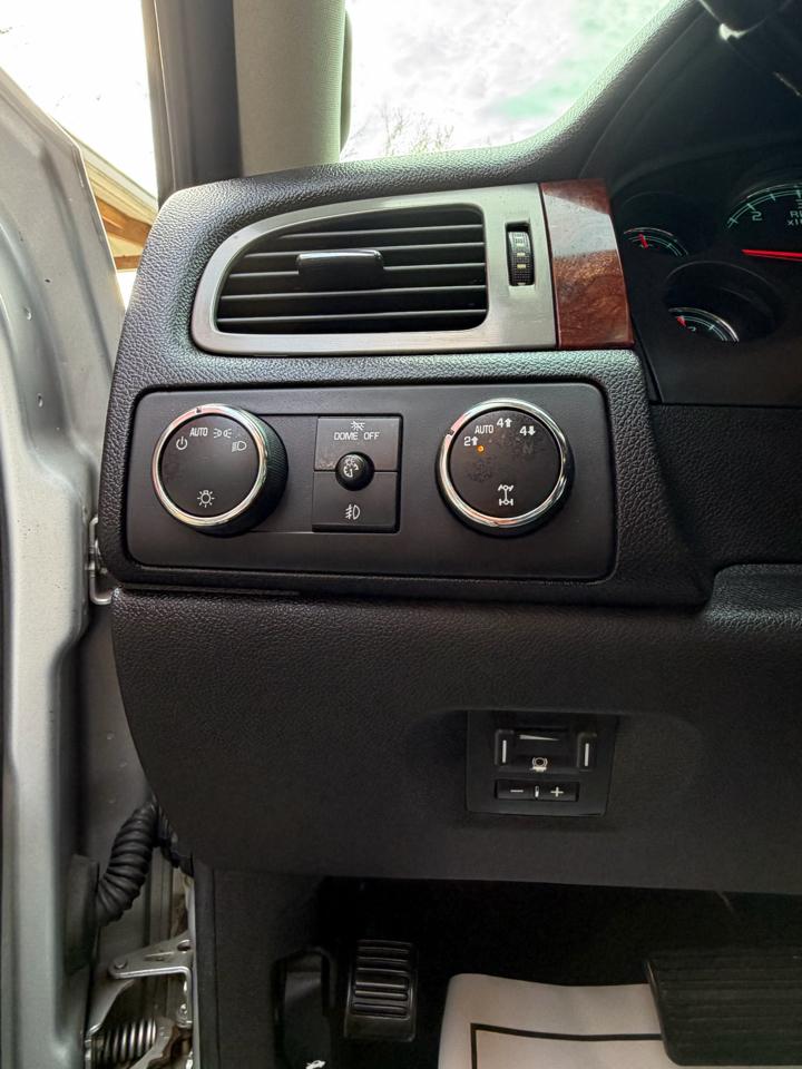 Chevrolet Avalanche LTZ 4WD 2011