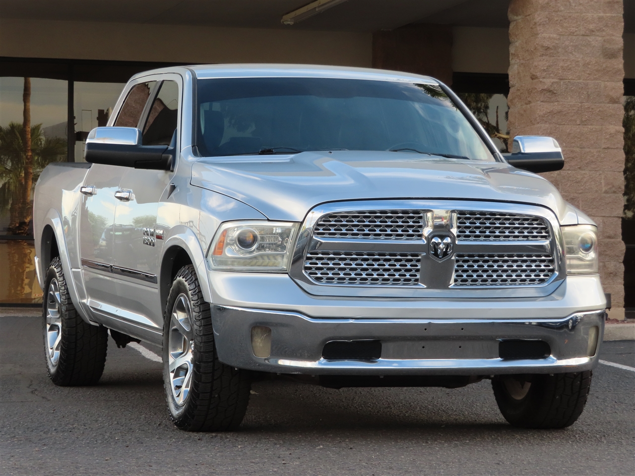 2016 RAM 1500 4X4 Crew Cab 140.5 Laramie
