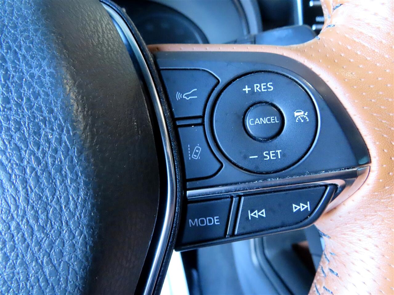 Toyota Avalon Hybrid  2020