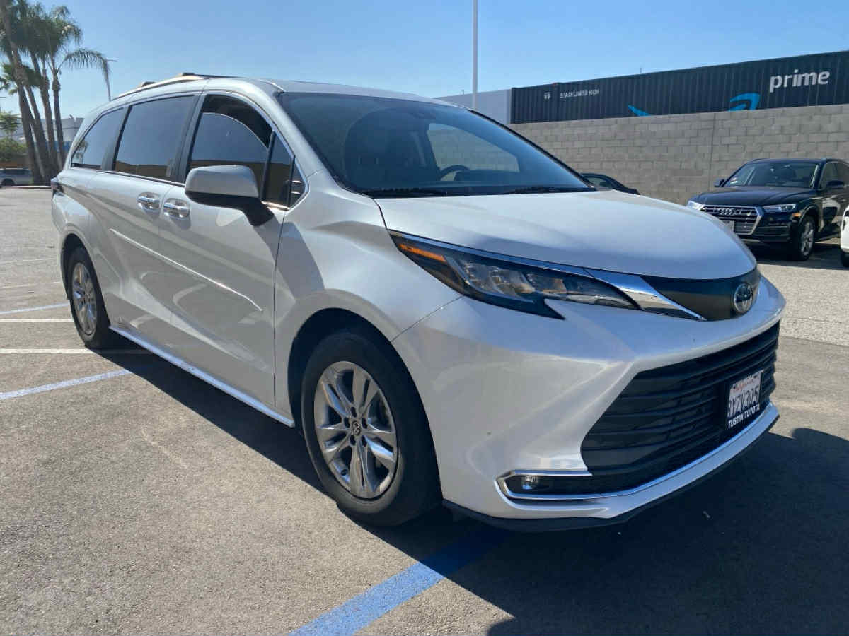 Toyota Sienna XLE 7-Passenger 2022