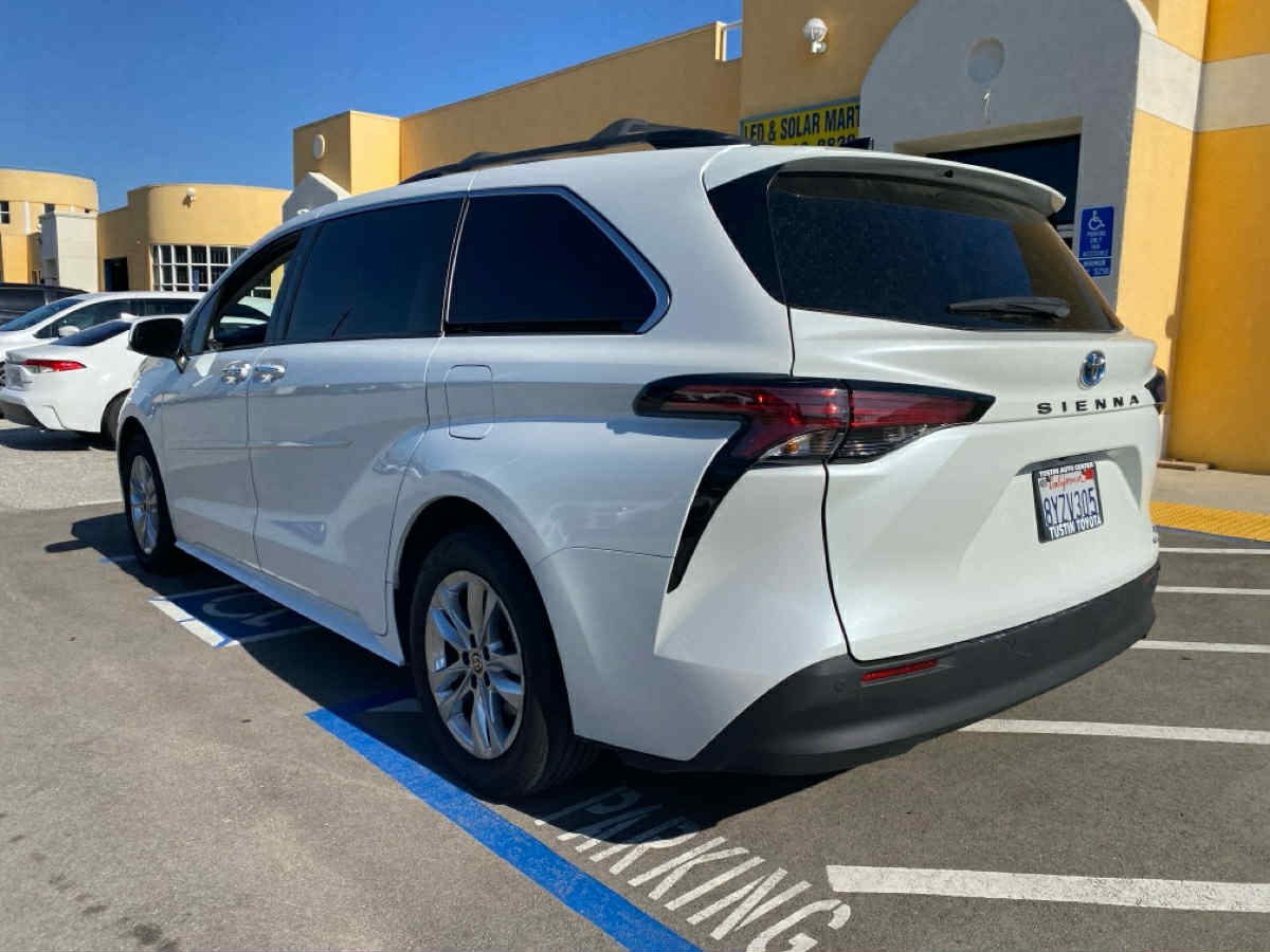 Toyota Sienna XLE 7-Passenger 2022