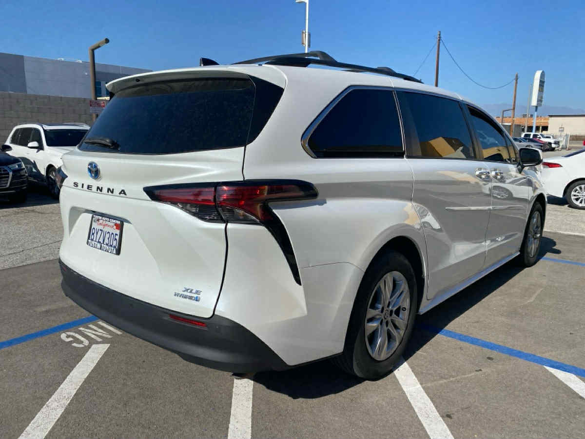 Toyota Sienna XLE 7-Passenger 2022