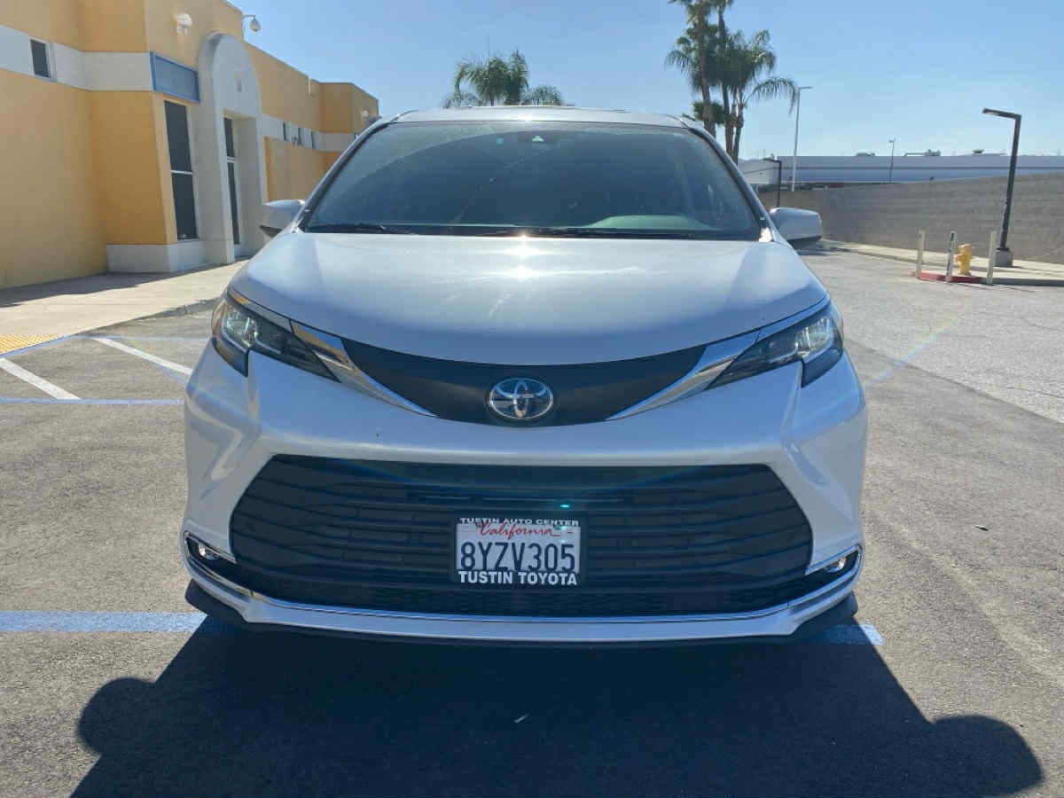 Toyota Sienna XLE 7-Passenger 2022