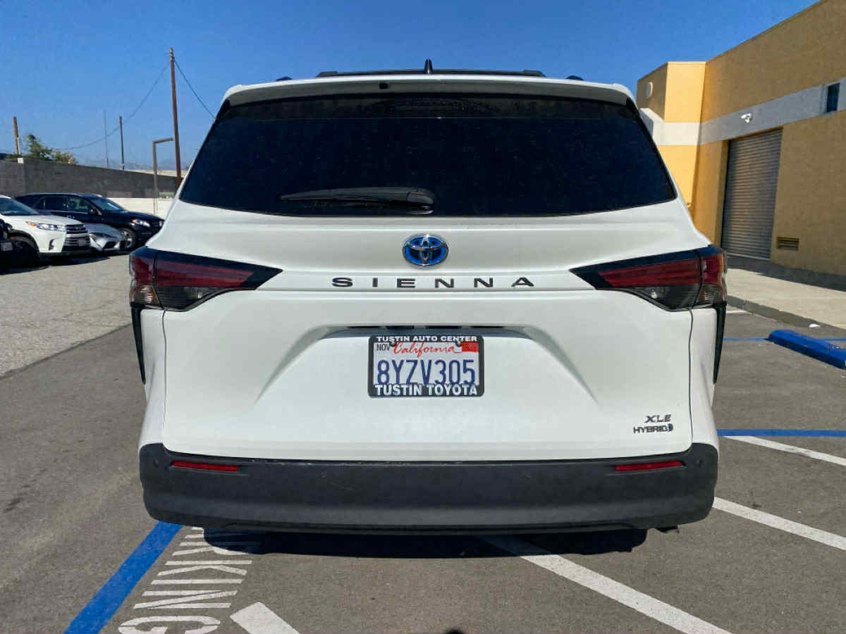 Toyota Sienna XLE 7-Passenger 2022
