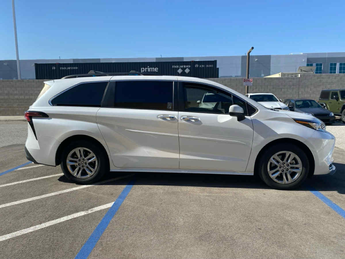 Toyota Sienna XLE 7-Passenger 2022