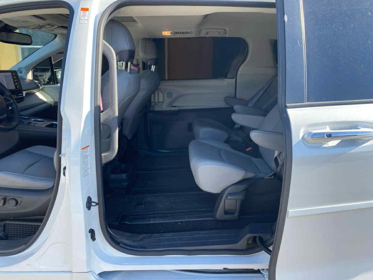 Toyota Sienna XLE 7-Passenger 2022