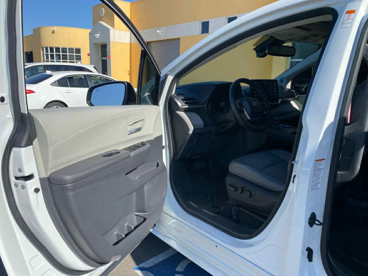 Toyota Sienna XLE 7-Passenger 2022