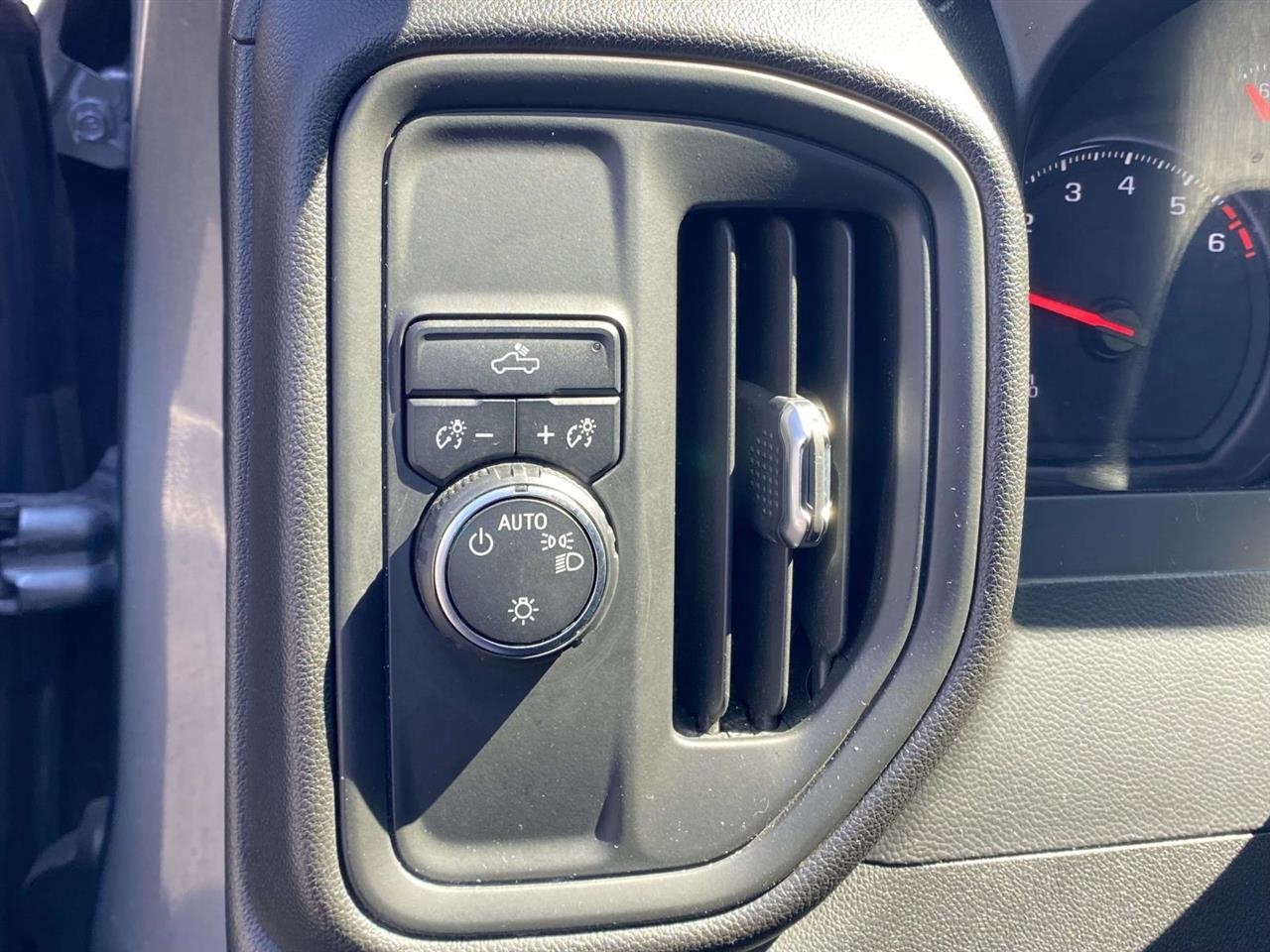 Chevrolet Silverado 1500  2021