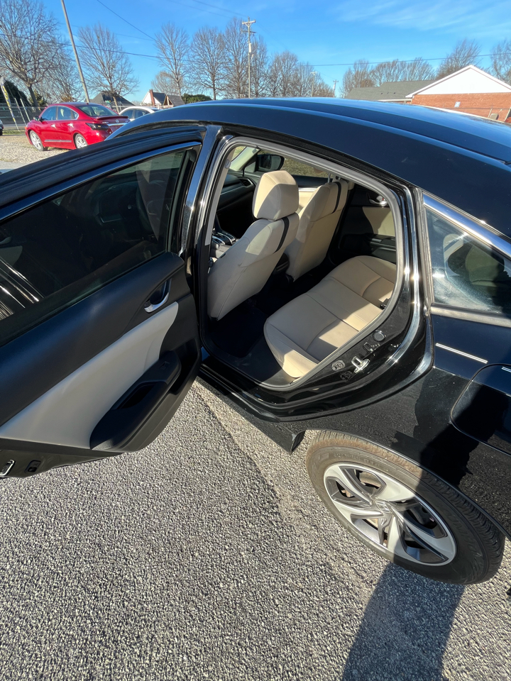 Honda Civic 4dr Sdn LX Auto 2018