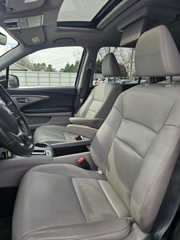 Honda Pilot EX-L w/Navigation and RES AWD 2019