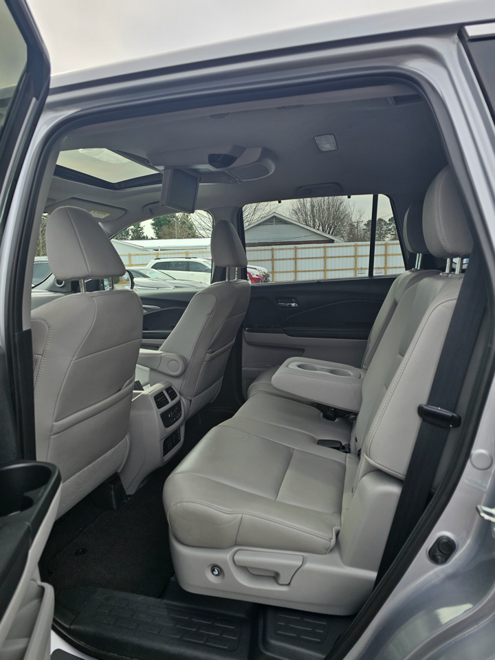 Honda Pilot EX-L w/Navigation and RES AWD 2019