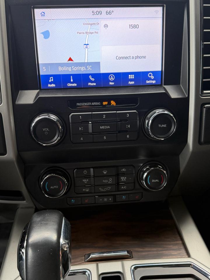 Ford F-150 2WD SuperCrew 145" Lariat 2019