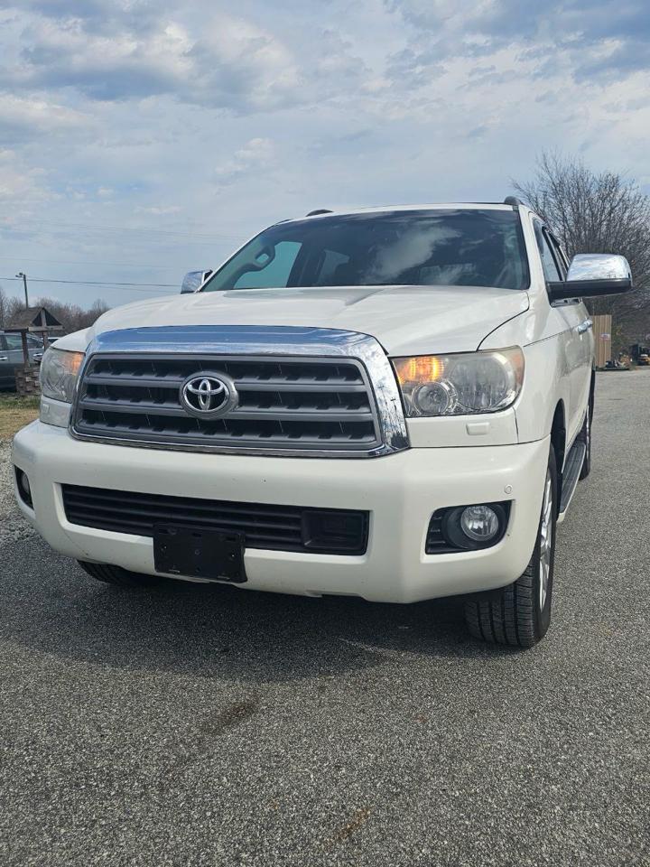 Toyota Sequoia Plantium 4WD FFV 2013