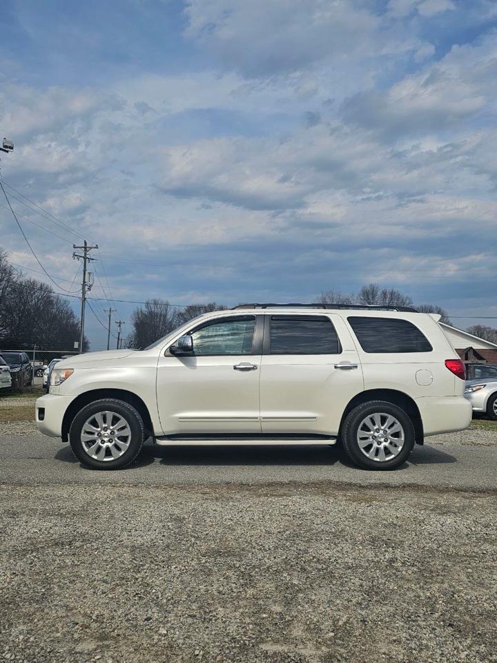 Toyota Sequoia Plantium 4WD FFV 2013