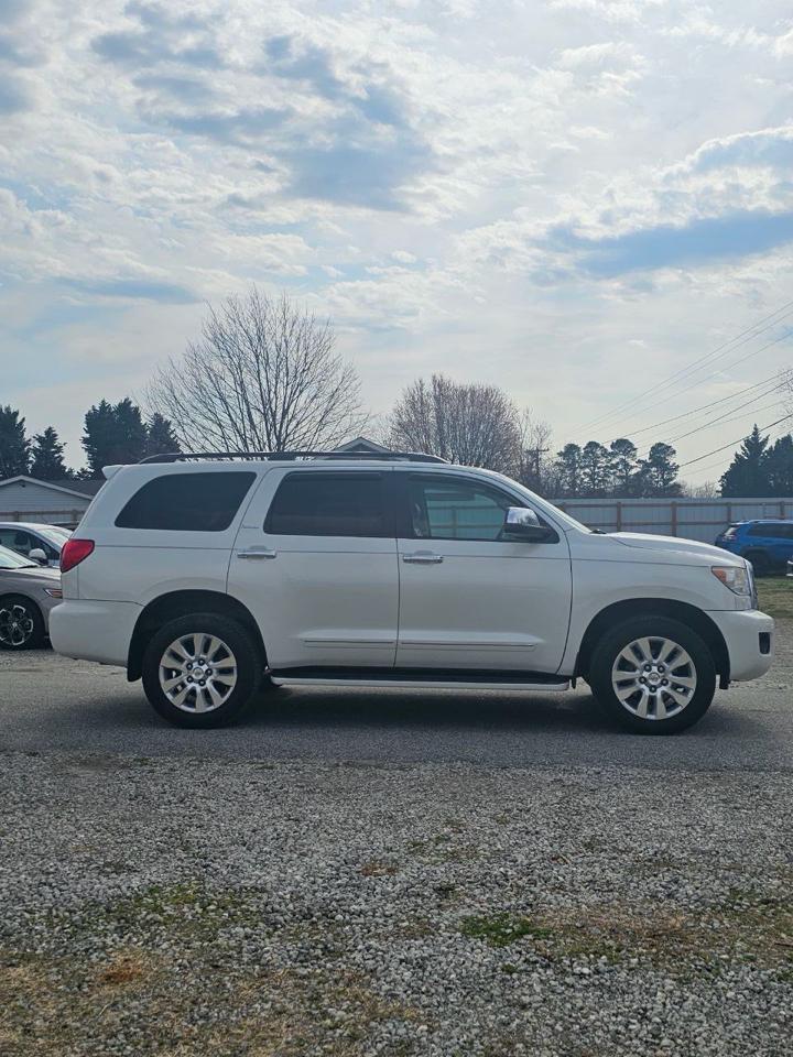 Toyota Sequoia Plantium 4WD FFV 2013