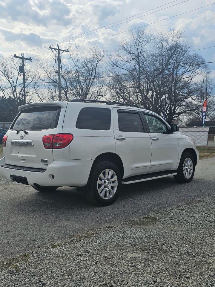 Toyota Sequoia Plantium 4WD FFV 2013