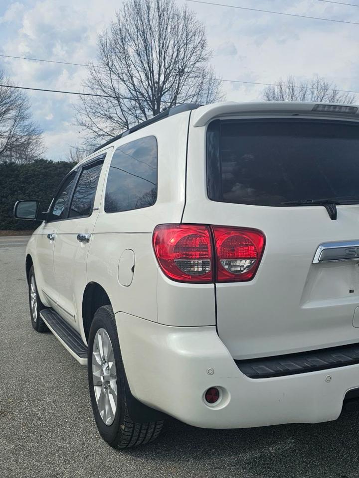 Toyota Sequoia Plantium 4WD FFV 2013