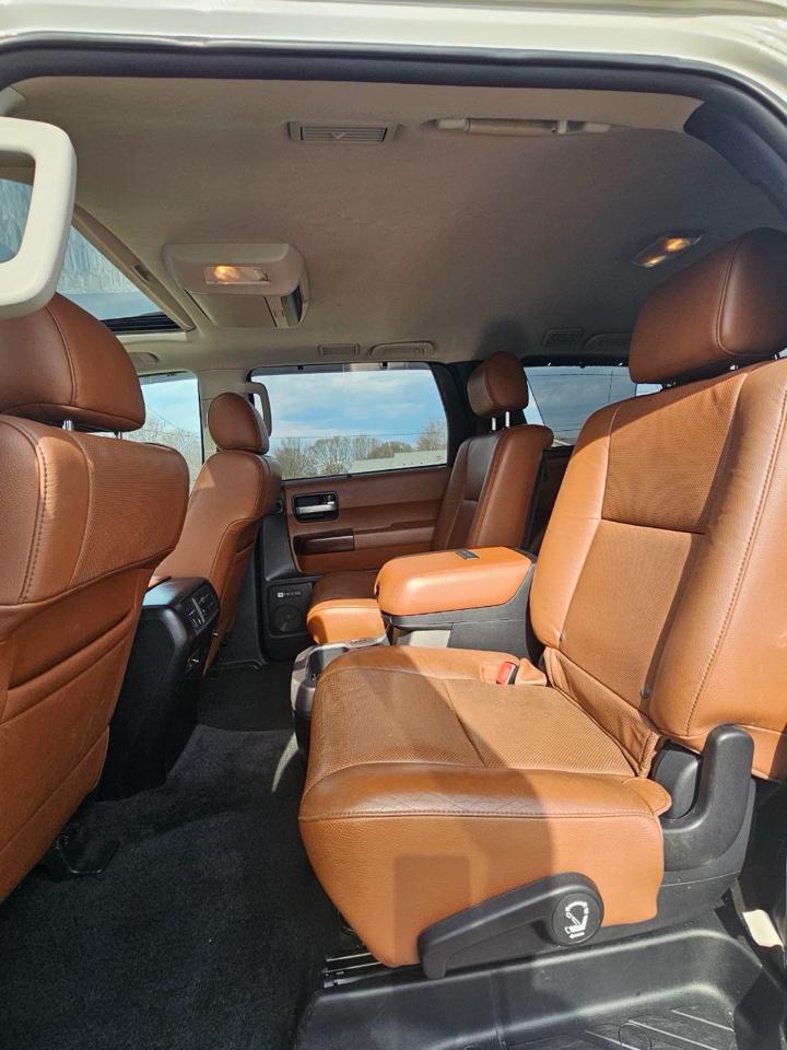 Toyota Sequoia Plantium 4WD FFV 2013