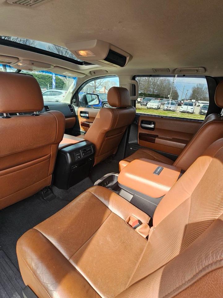 Toyota Sequoia Plantium 4WD FFV 2013