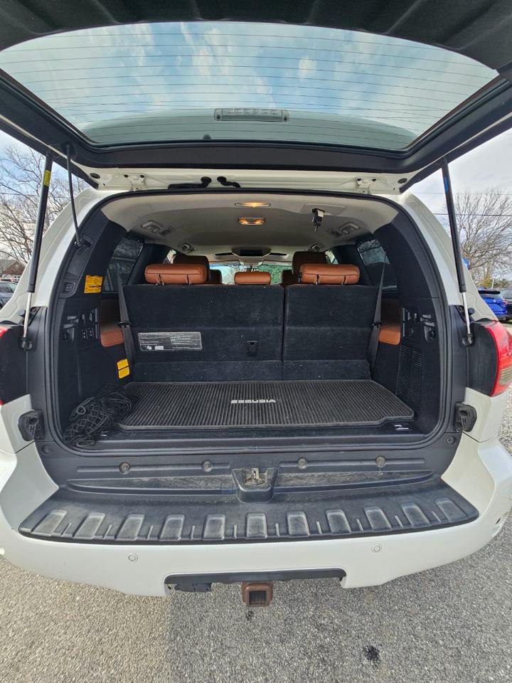 Toyota Sequoia Plantium 4WD FFV 2013